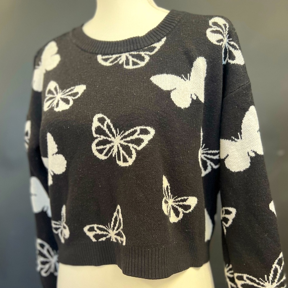 No Boundaries Woman’s Knit sweater black and white butterflies. Size M (7-9)